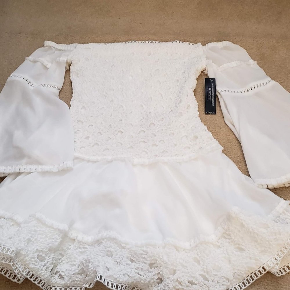 Venus Sexy Off-the-shoulder mini dress. Size 6. NEW